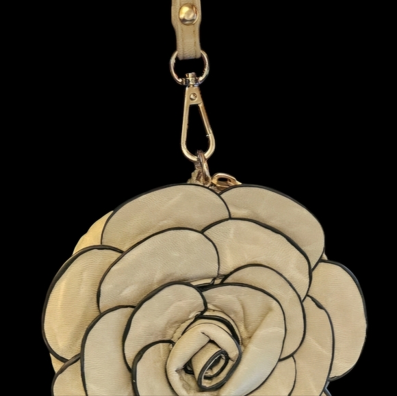 Leather Flower Wristlet w/ Beaded Flower Dangle - Picture 4 of 8